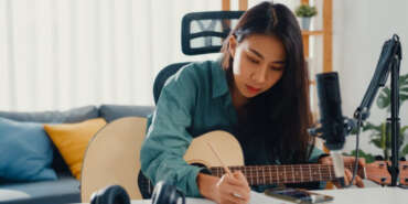 Cómo componer una canción en guitarra de forma fácil y sencilla (Mejor guía de Internet 2023)