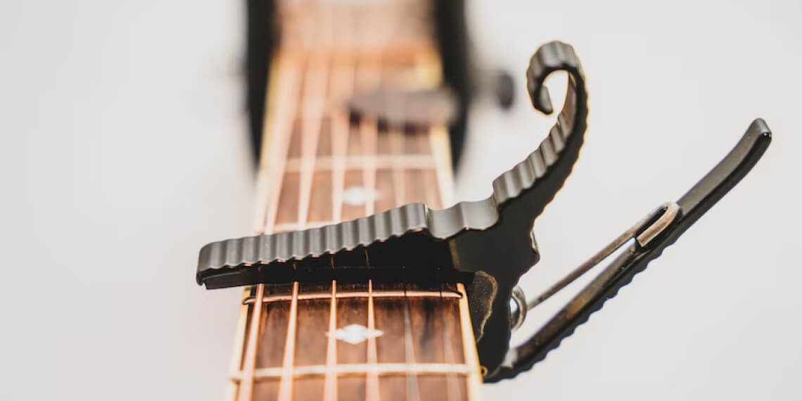 Accesorios de Guitarra Para Principiantes: Todo lo que Deberían Tener